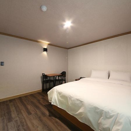 Art Hotel Gumi Exteriör bild
