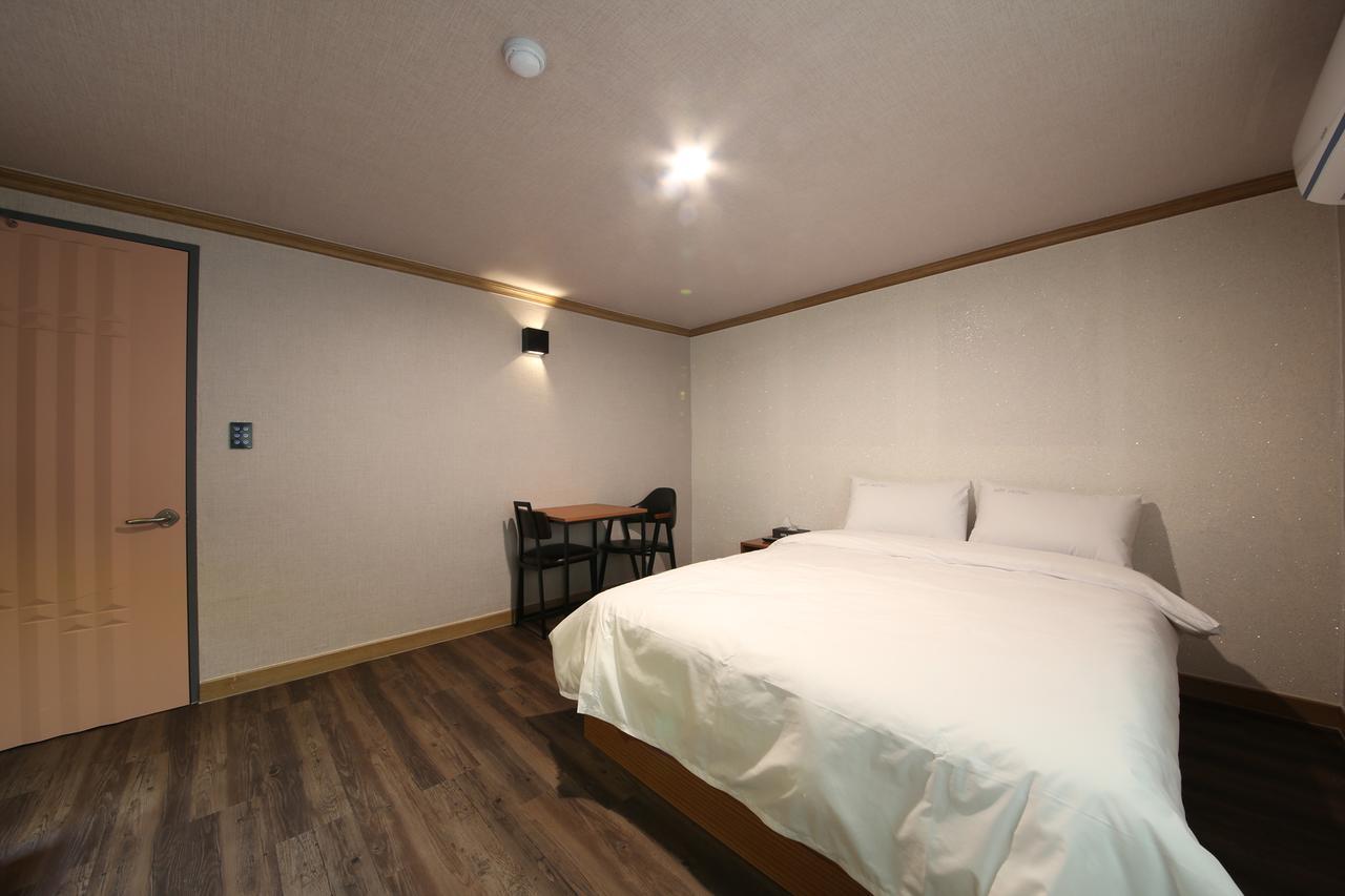 Art Hotel Gumi Exteriör bild